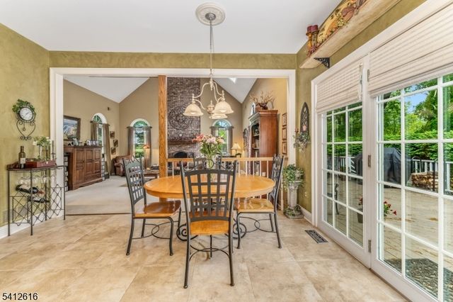 1 Maxwell Ct, Raritan Twp., NJ 08822