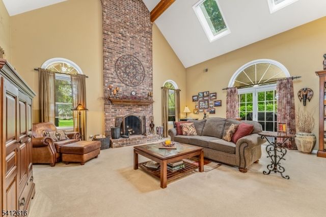 1 Maxwell Ct, Raritan Twp., NJ 08822