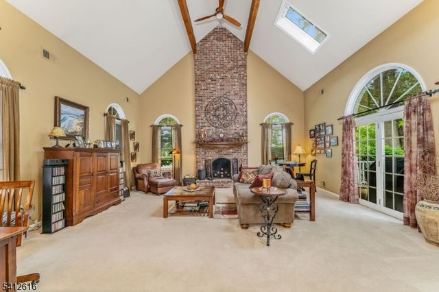 1 Maxwell Ct, Raritan Twp., NJ 08822