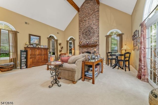 1 Maxwell Ct, Raritan Twp., NJ 08822