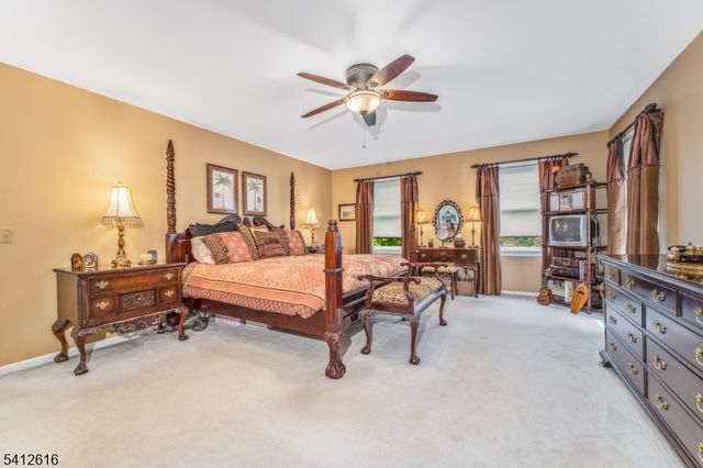 1 Maxwell Ct, Raritan Twp., NJ 08822