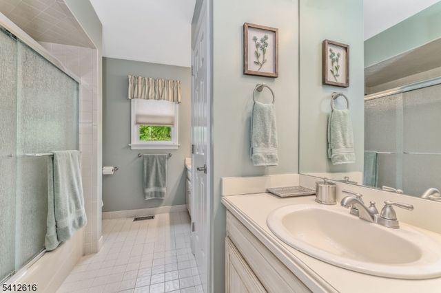 1 Maxwell Ct, Raritan Twp., NJ 08822