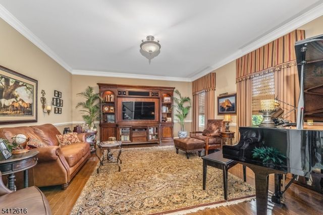 1 Maxwell Ct, Raritan Twp., NJ 08822