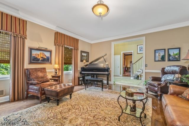 1 Maxwell Ct, Raritan Twp., NJ 08822