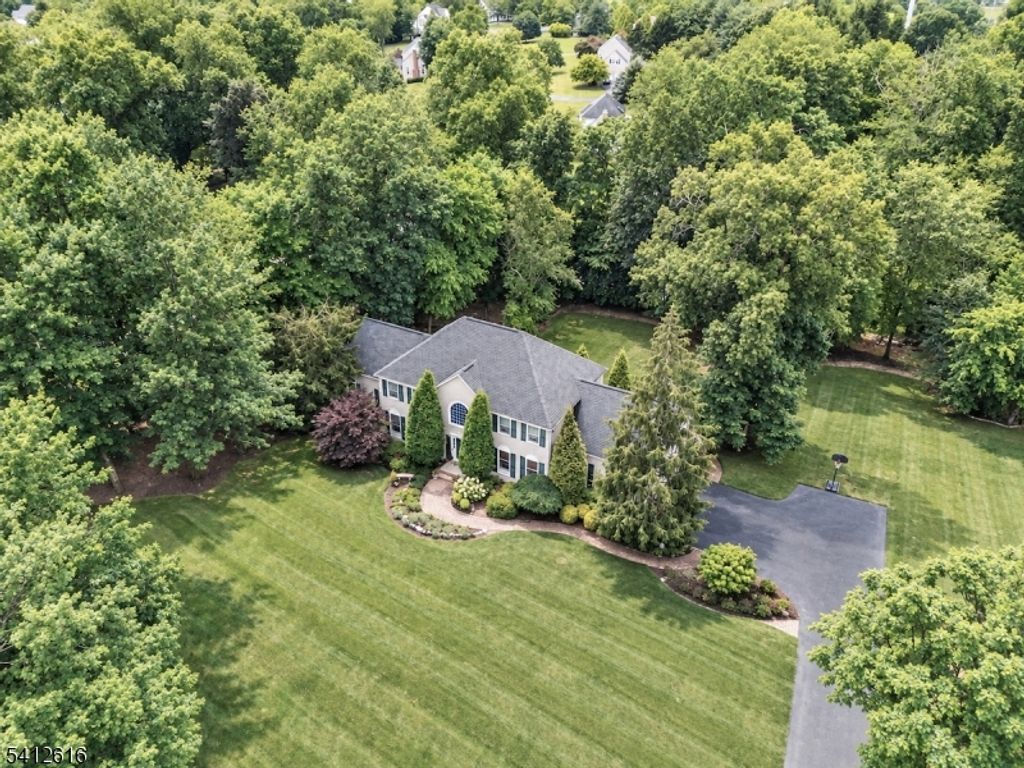 1 Maxwell Ct, Raritan Twp., NJ 08822 — exterior