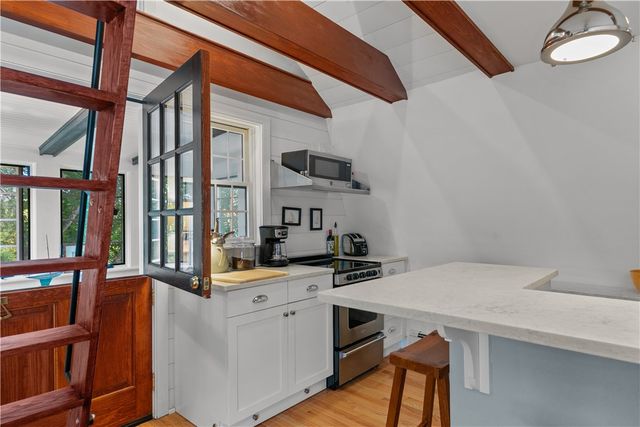 99 Coggeshall Avenue 2, Newport, RI 02840