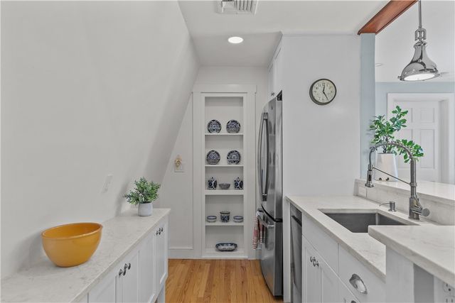 99 Coggeshall Avenue 2, Newport, RI 02840