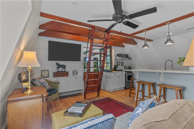 99 Coggeshall Avenue 2, Newport, RI 02840
