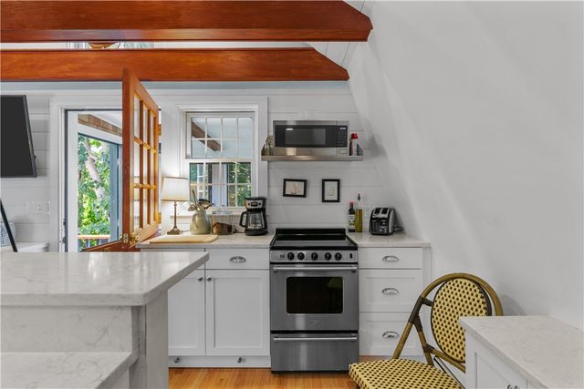99 Coggeshall Avenue 2, Newport, RI 02840