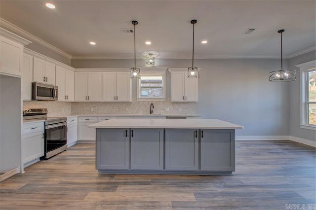 9717 Cliffside Drive, Sherwood, AR 72120