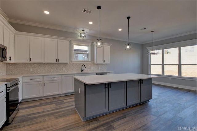 9717 Cliffside Drive, Sherwood, AR 72120