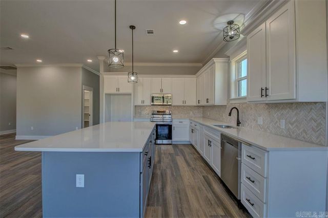 9717 Cliffside Drive, Sherwood, AR 72120