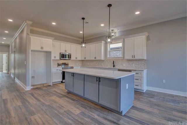 9717 Cliffside Drive, Sherwood, AR 72120