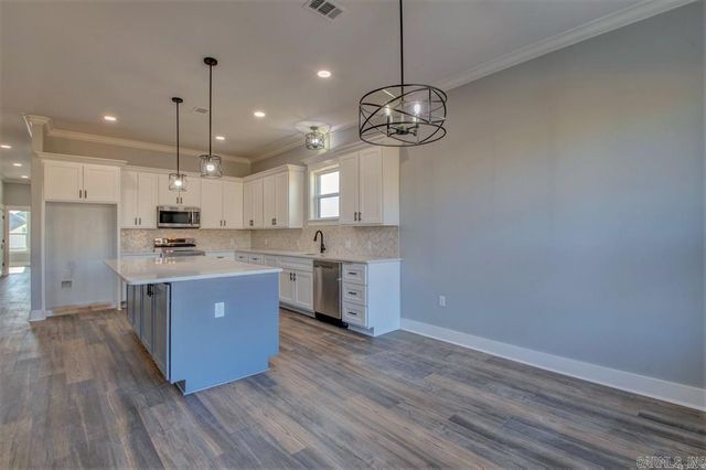 9717 Cliffside Drive, Sherwood, AR 72120