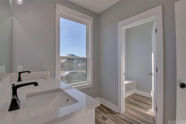 9717 Cliffside Drive, Sherwood, AR 72120