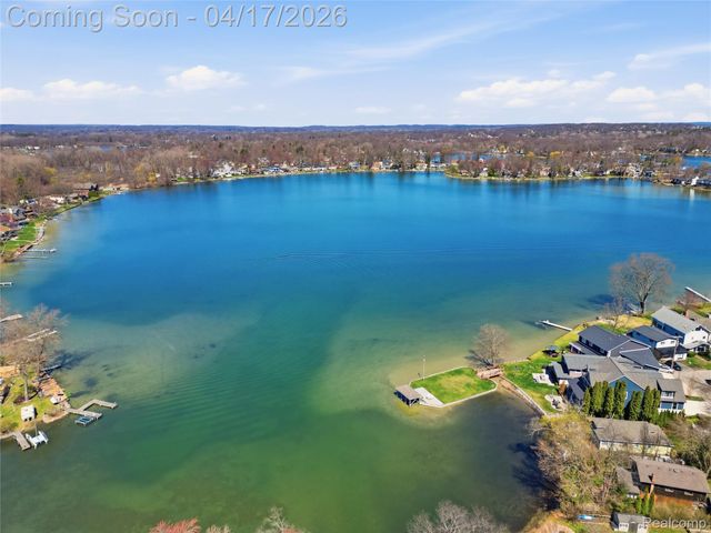 1836 Alsup Avenue, Commerce Charter Township, MI 48382