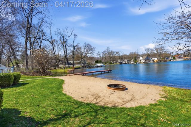 1836 Alsup Avenue, Commerce Charter Township, MI 48382