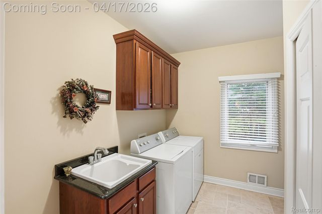 1836 Alsup Avenue, Commerce Charter Township, MI 48382