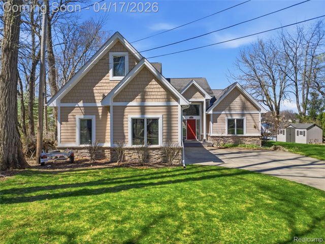 1836 Alsup Avenue, Commerce Charter Township, MI 48382