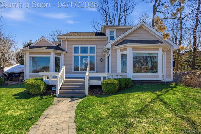 1836 Alsup Avenue, Commerce Charter Township, MI 48382