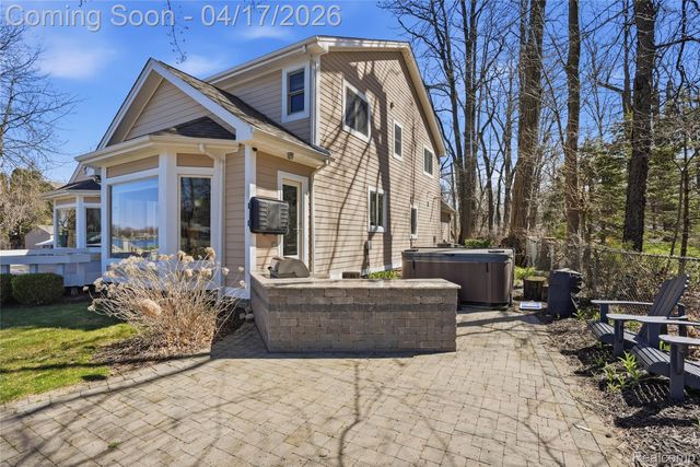 1836 Alsup Avenue, Commerce Charter Township, MI 48382