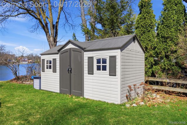 1836 Alsup Avenue, Commerce Charter Township, MI 48382
