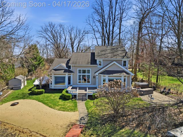 1836 Alsup Avenue, Commerce Charter Township, MI 48382