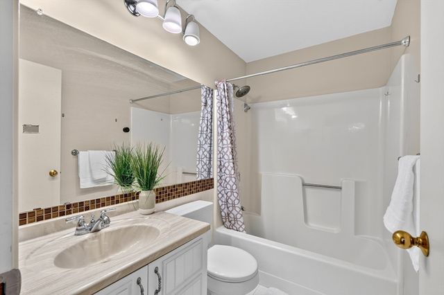 269 Cambridge Rd 608, Woburn, MA 01801