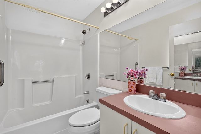 269 Cambridge Rd 608, Woburn, MA 01801