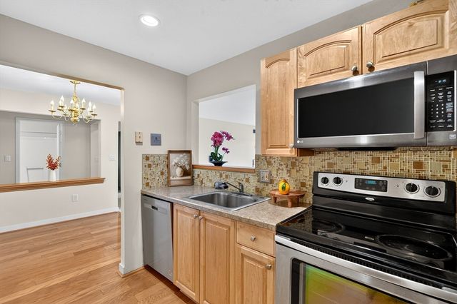 269 Cambridge Rd 608, Woburn, MA 01801