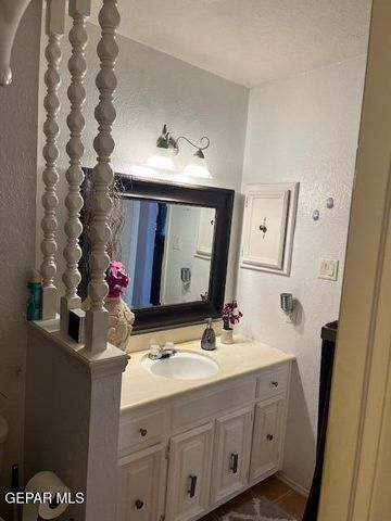 6201 Escondido Drive D3, El Paso, TX 79912