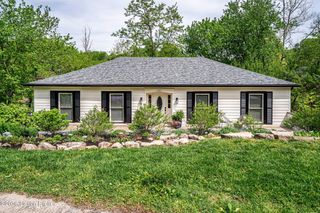 1027 Rollingwood Ln, Goshen, KY 40026