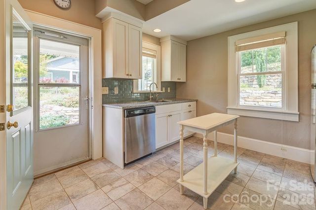 11 Temple Avenue, Asheville, NC 28804