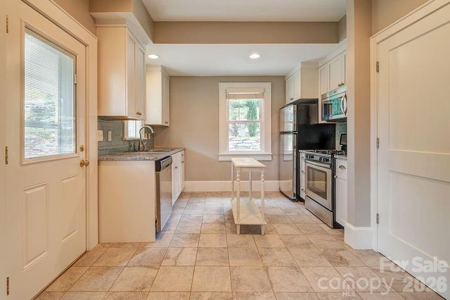 11 Temple Avenue, Asheville, NC 28804