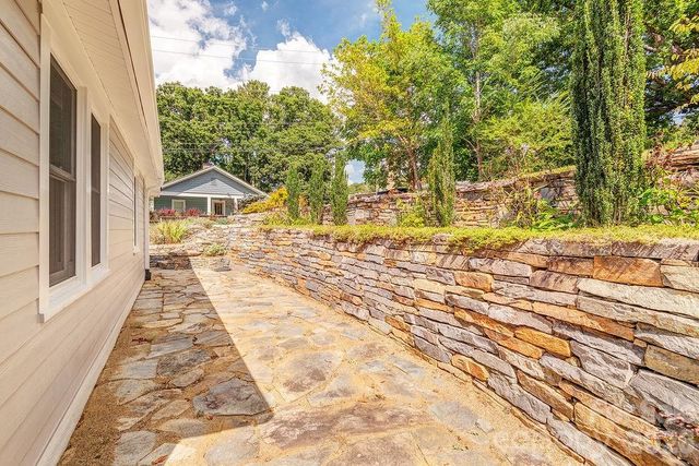 11 Temple Avenue, Asheville, NC 28804