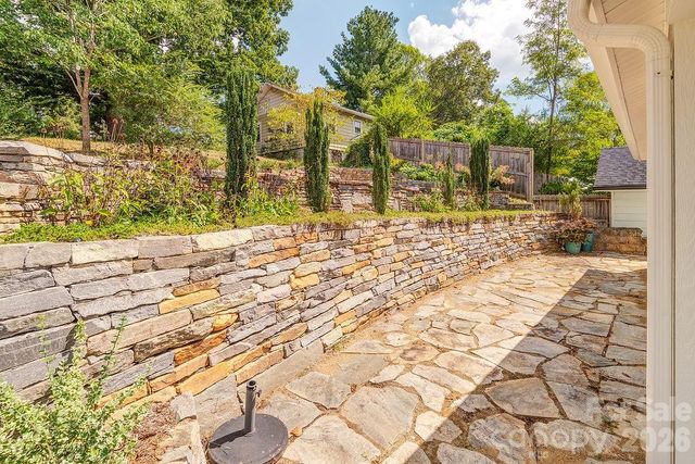 11 Temple Avenue, Asheville, NC 28804