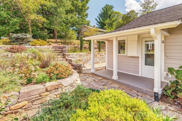 11 Temple Avenue, Asheville, NC 28804