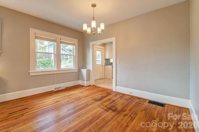 11 Temple Avenue, Asheville, NC 28804