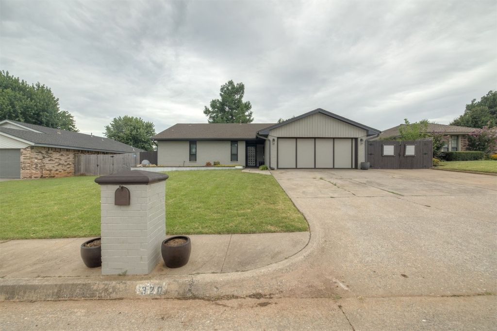 320 E Meade Drive, Yukon, OK 73099