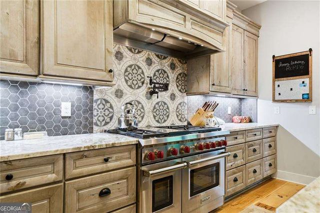 170 Farm Gate Drive, Woodstock, GA 30188