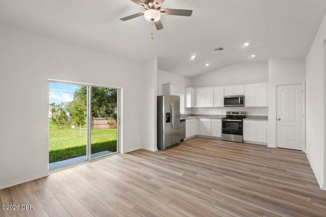 850 Glasgow Avenue, Deltona, FL 32738
