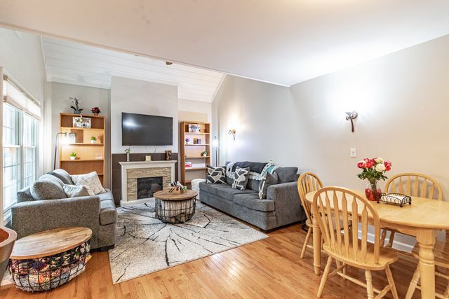 727 Colby Court, Gurnee, IL 60031