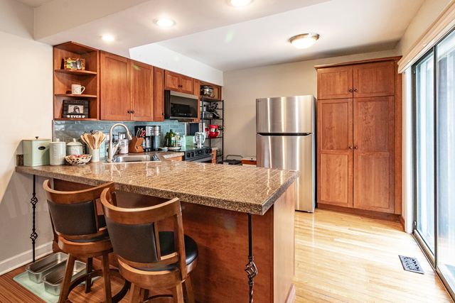 727 Colby Court, Gurnee, IL 60031