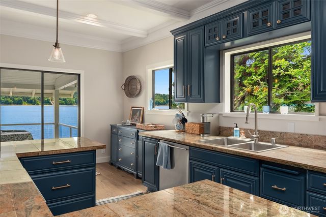 26321 Pillsbury Road SW, Vashon, WA 98070