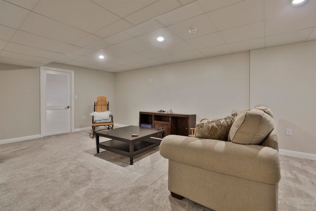 2 Myopia Lane, Nashua, NH 03063