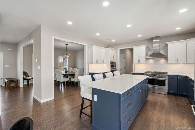 10 Harrier Ridge Drive, Wallkill, NY 12589