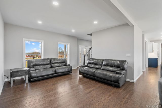 10 Harrier Ridge Drive, Wallkill, NY 12589