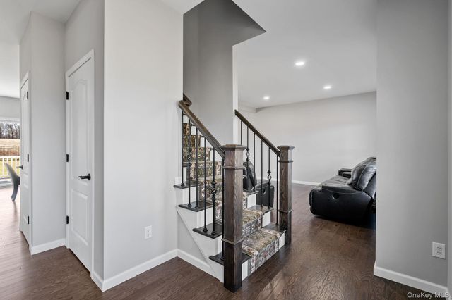 10 Harrier Ridge Drive, Wallkill, NY 12589