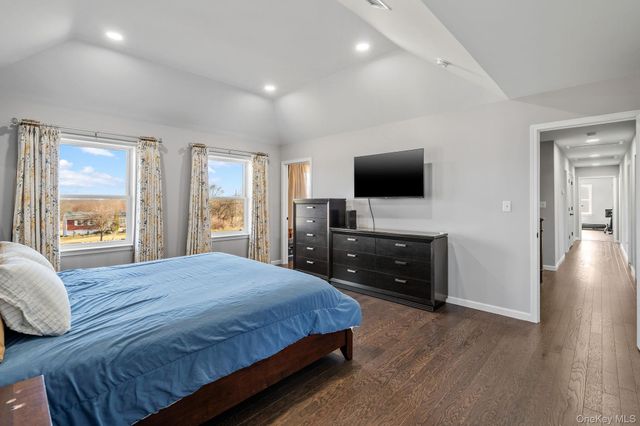 10 Harrier Ridge Drive, Wallkill, NY 12589