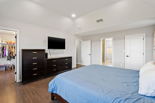 10 Harrier Ridge Drive, Wallkill, NY 12589